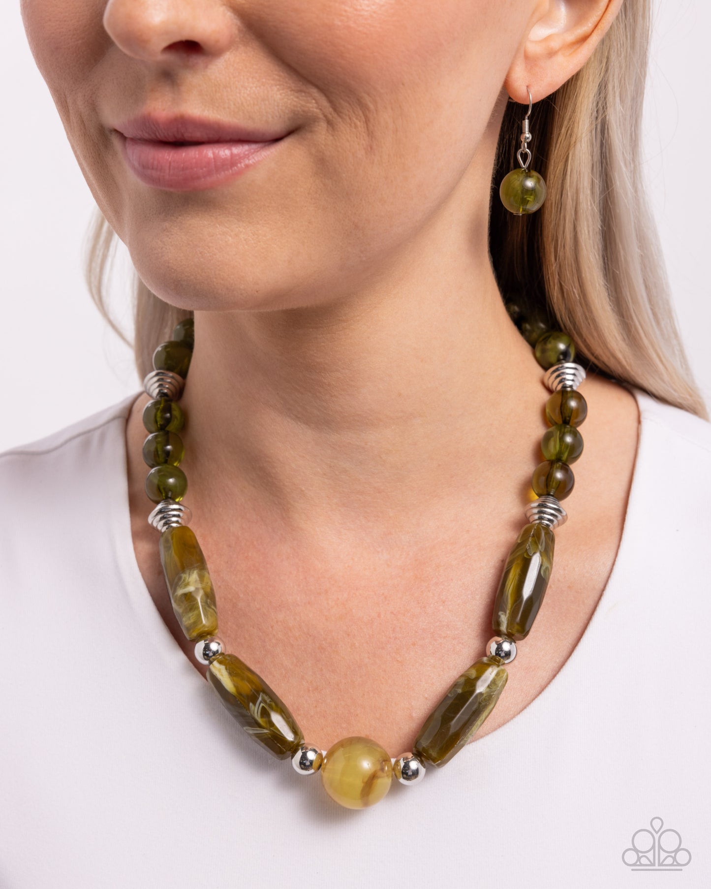 Sneaky Swirls Green Necklace Paparazzi